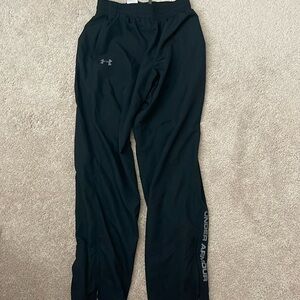 Lightly used Mens black under Armour pant size medium